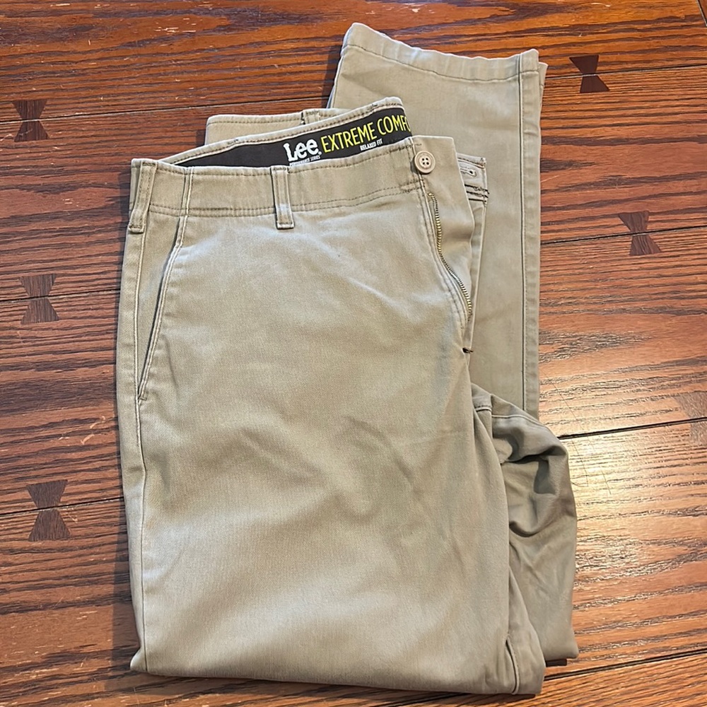 Men’s Lee khaki pants
